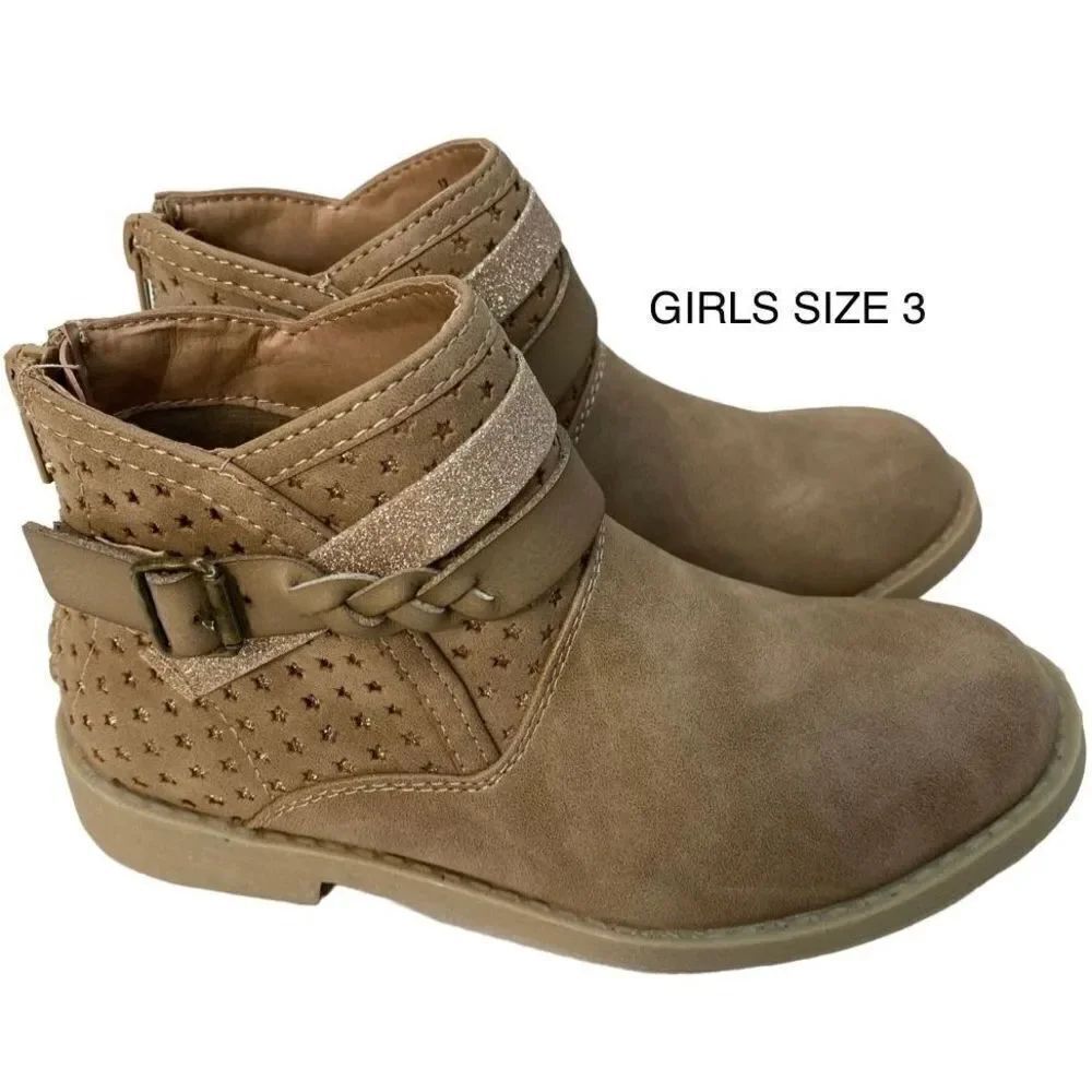 Blowfish Malibu GIRLS SIZE 3 Keeping Up-k Ankle Boot in Light Taupe Willow